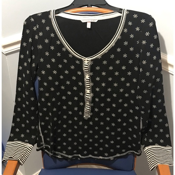 Rare Victoria’s Secret fireside thermal black with white snowflakes PJ set - Picture 5 of 16